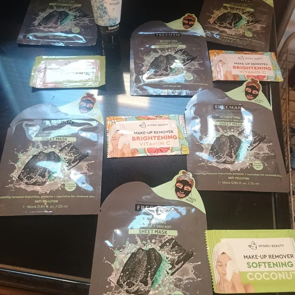 Coconut & Vitamin C Skincare Set - Picture 2 of 5